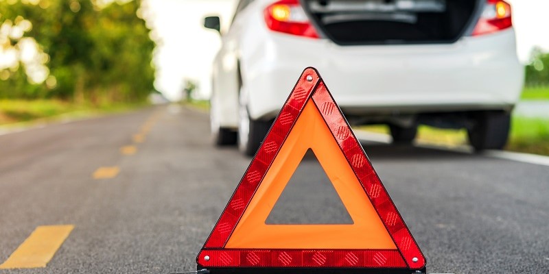 愛車突然故障怎麼辦？汽車道路救援費用、流程與常見狀況全整理！